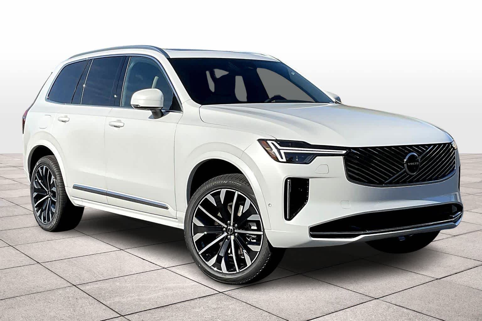 2026 Volvo XC90 B5 Plus photo 2