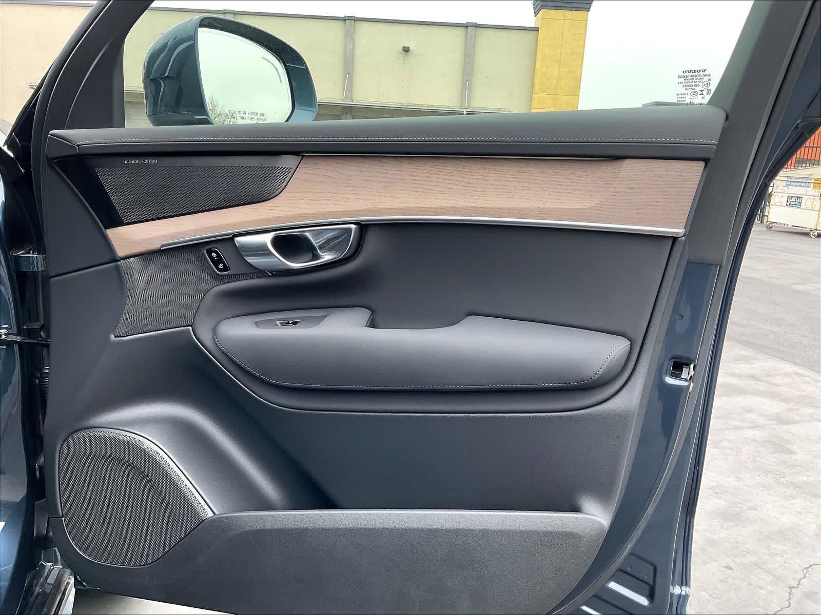 2026 Volvo XC90 Plus - Photo 31