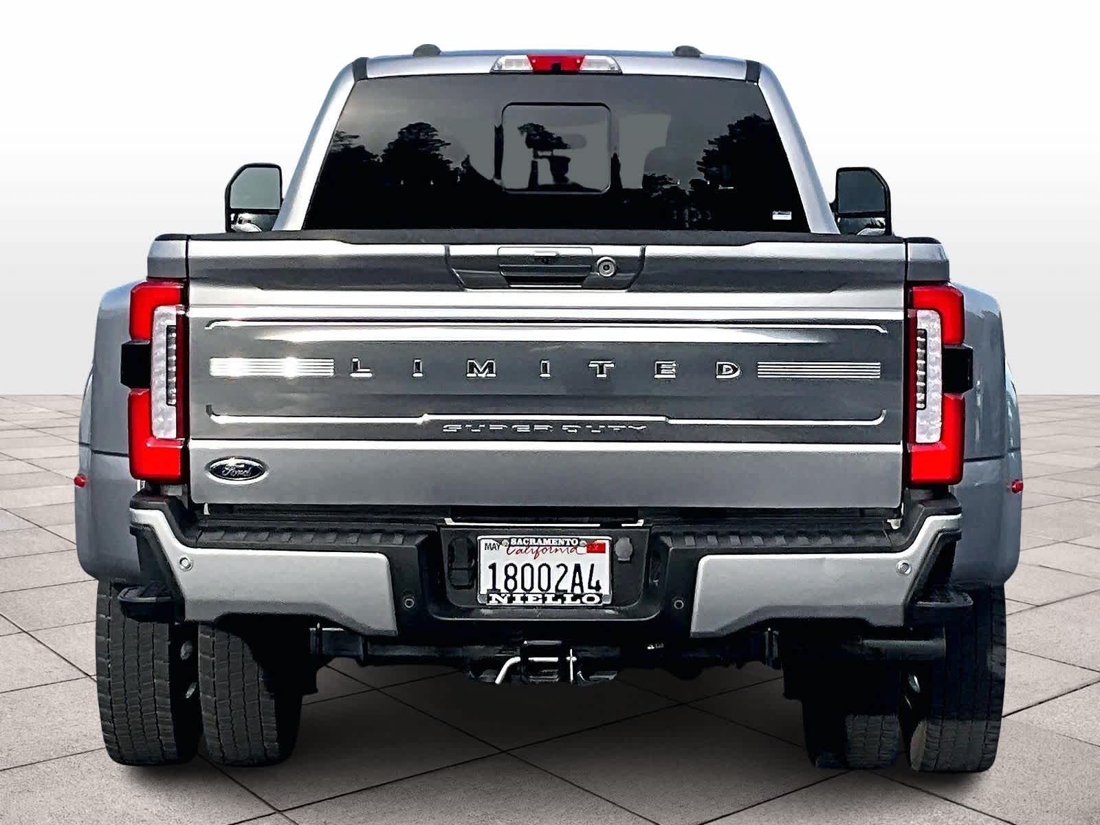 2024 Ford Super Duty F-450 Pickup Limited 4WD Crew Cab 8 Box photo 4