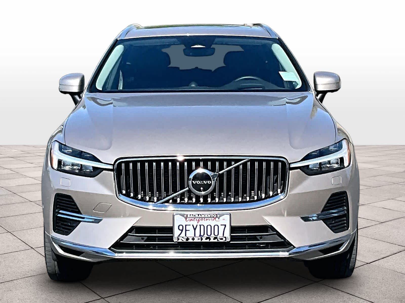 2023 Volvo XC60 Recharge Plug-In Hybrid Ultimate Bright Theme photo 2