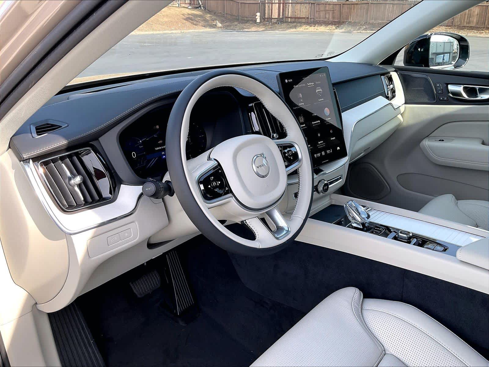 2026 Volvo XC60 plug-in hybrid T8 Ultra photo 3