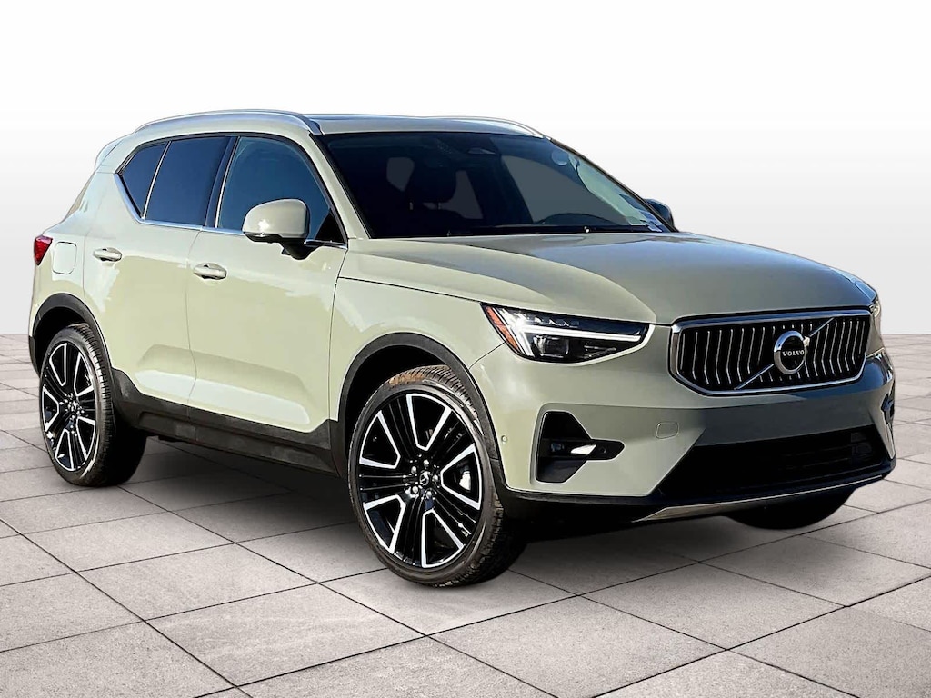 Used 2024 Volvo XC40 Ultimate Bright Theme B5 AWD
