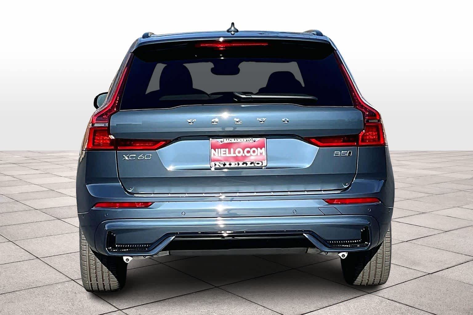 2026 Volvo XC60 B5 Plus photo 5