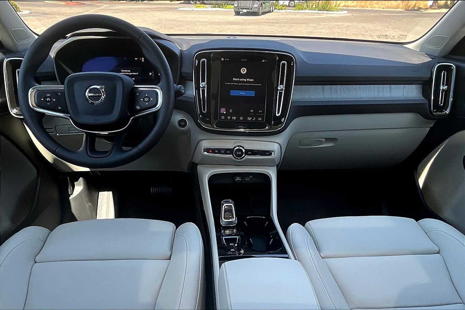 2026 Volvo XC40 B5 Plus photo 6