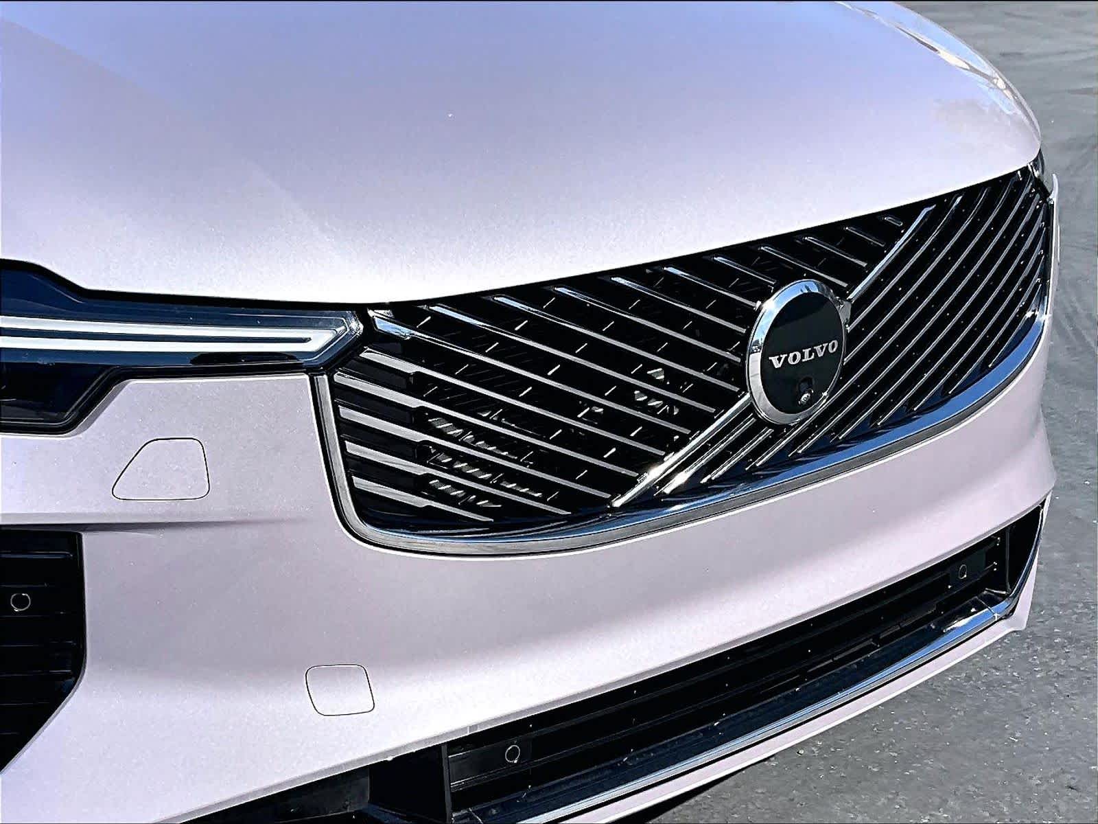 2026 Volvo XC90 Plus - Photo 33