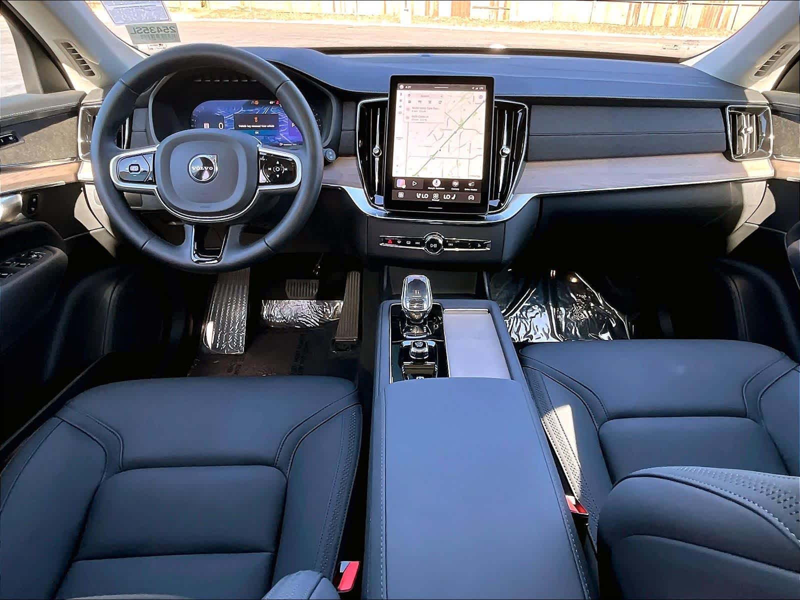 2025 Volvo XC90 Core - Photo 15