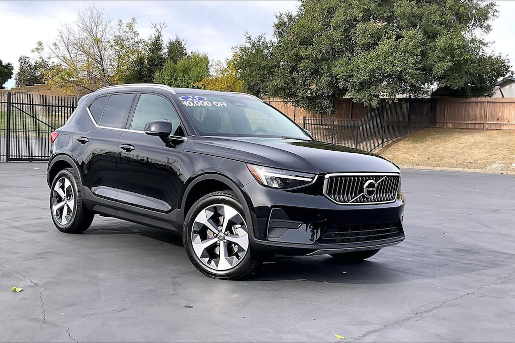 Used 2025 Volvo XC40 B5 Core Bright Theme SUV