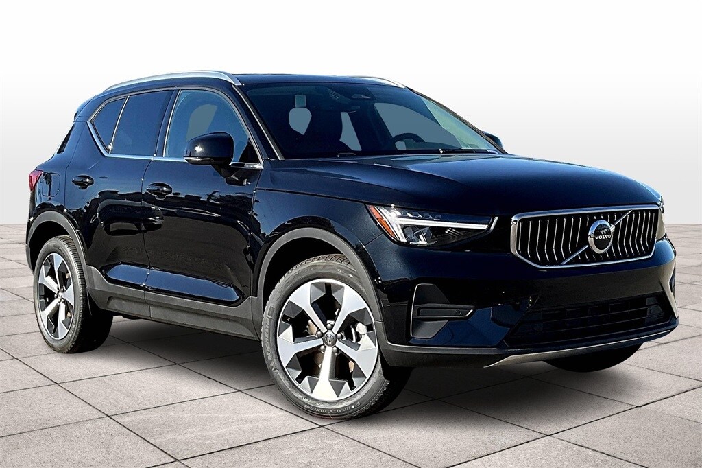2025 Volvo XC40 Core photo 2