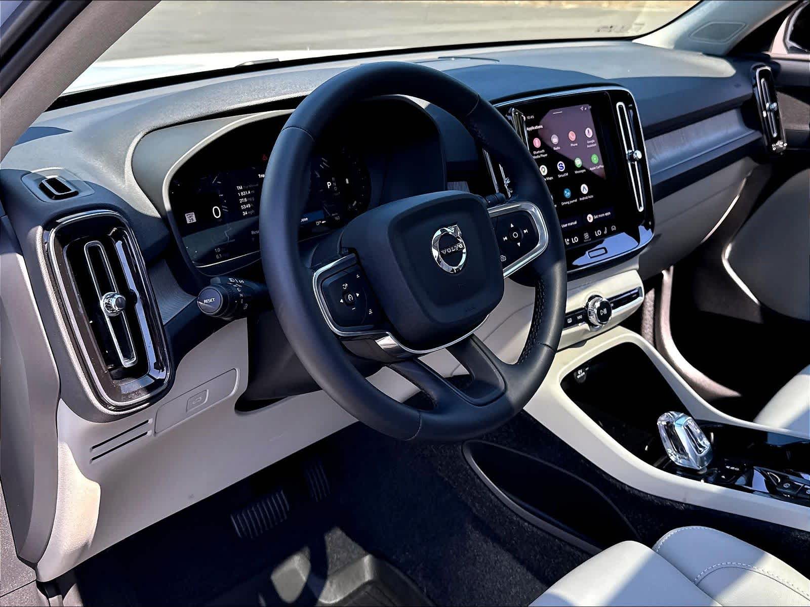 2026 Volvo XC40 Plus - Photo 16