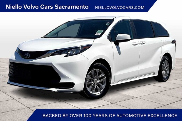 2023 Toyota Sienna LE