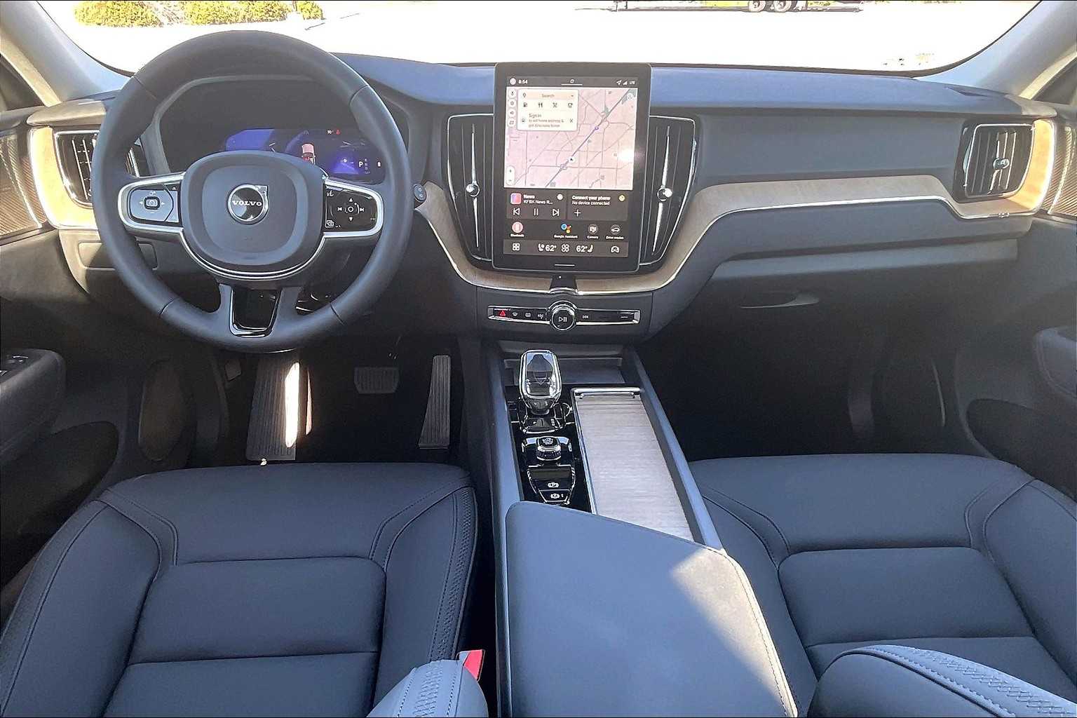 2026 Volvo XC60 B5 Plus photo 6