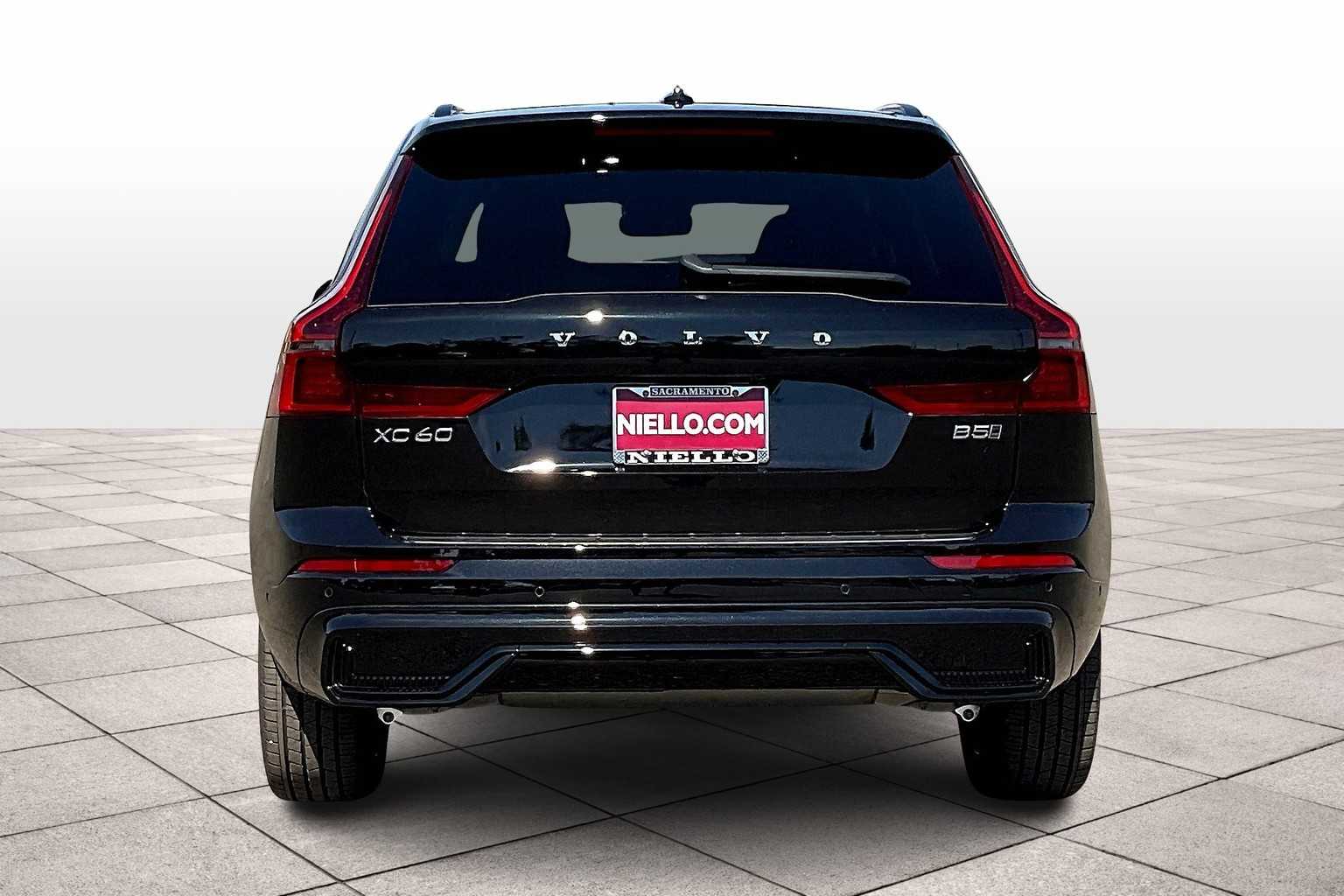 2026 Volvo XC60 B5 Plus photo 5