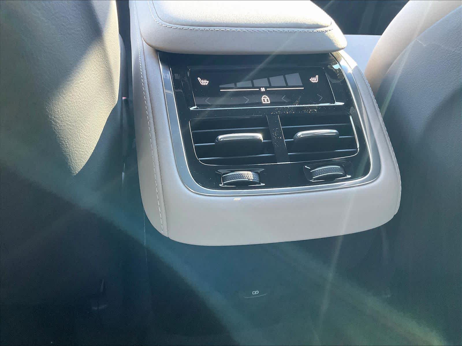 2026 Volvo XC90 Plus - Photo 16