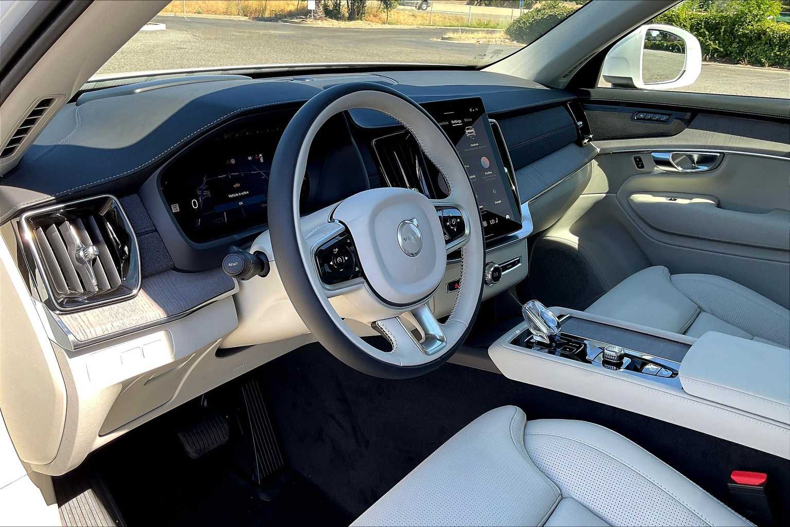 2026 Volvo XC90 Ultra - Photo 8