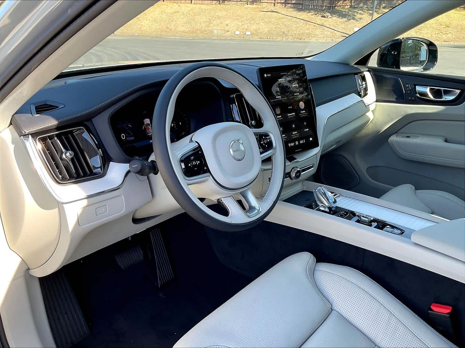 2026 Volvo XC60 B5 Ultra photo 3
