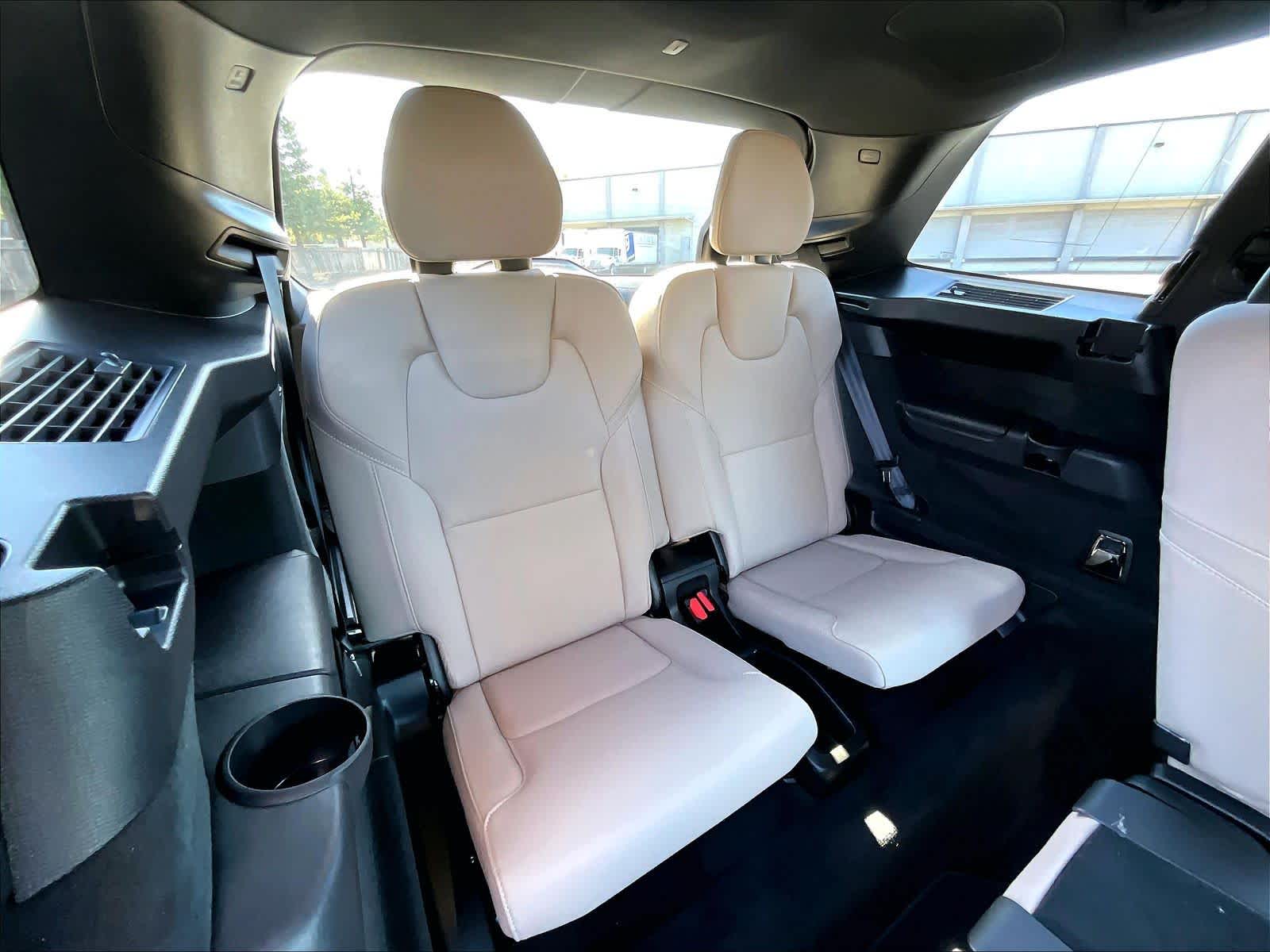 2026 Volvo XC90 Plus - Photo 30