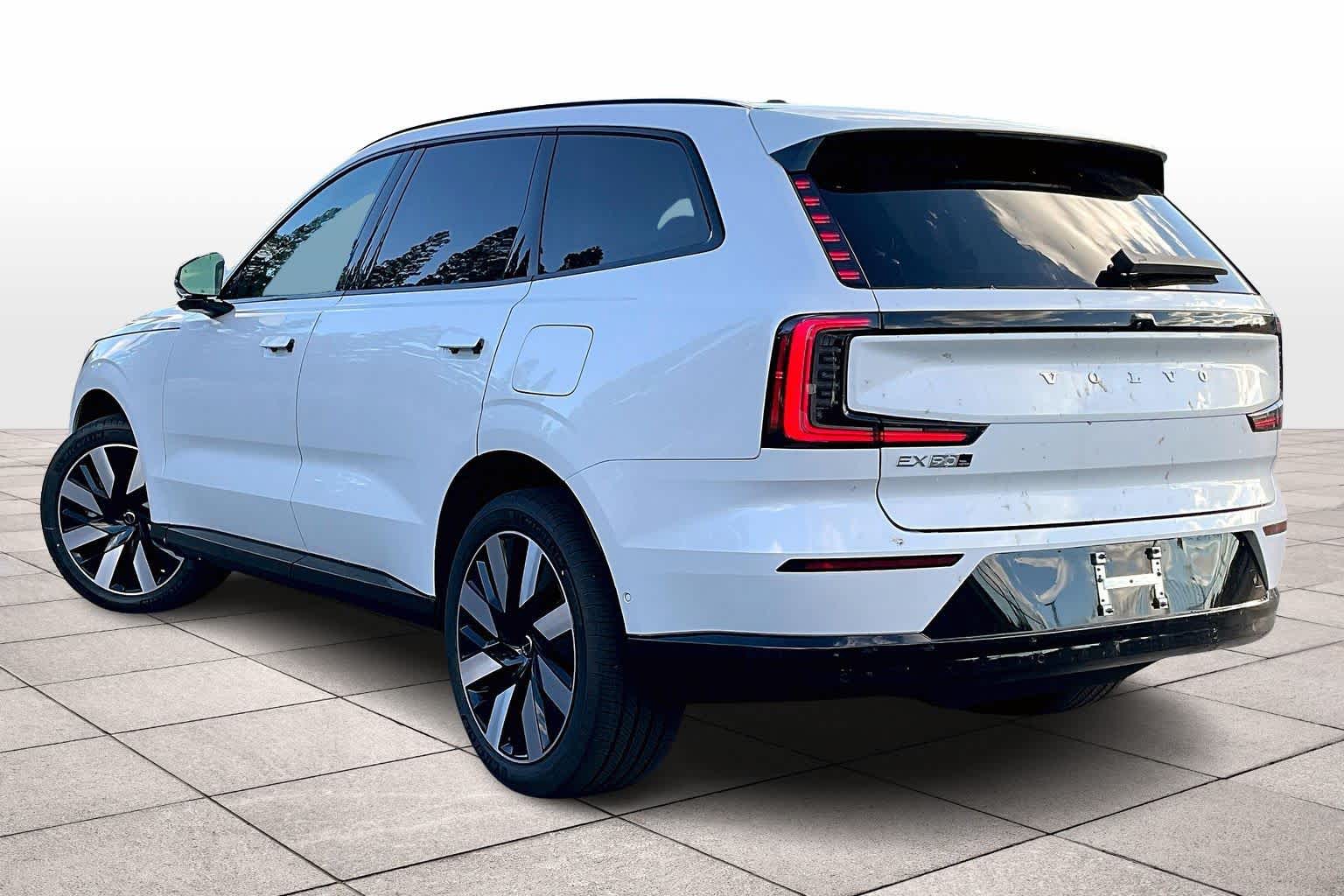 2025 Volvo EX90 Twin Motor Plus photo 3