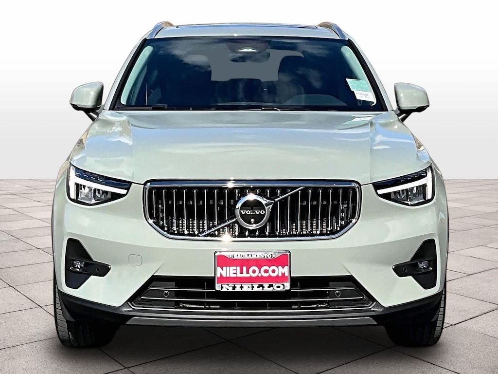 Certified 2025 Volvo XC40 Plus Bright Theme B5 AWD