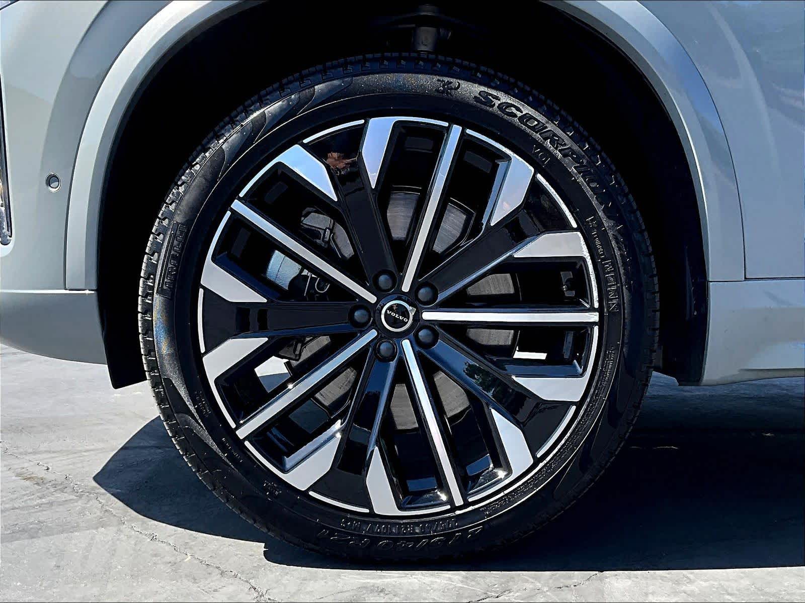 2026 Volvo XC90 Plus - Photo 11