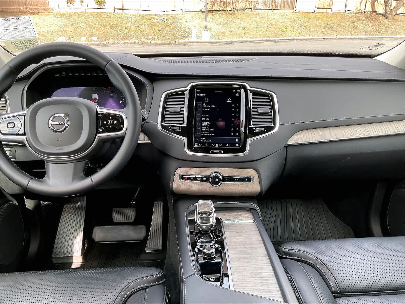 2023 Volvo XC90 Recharge Plug-In Hybrid Ultimate Bright Theme photo 6