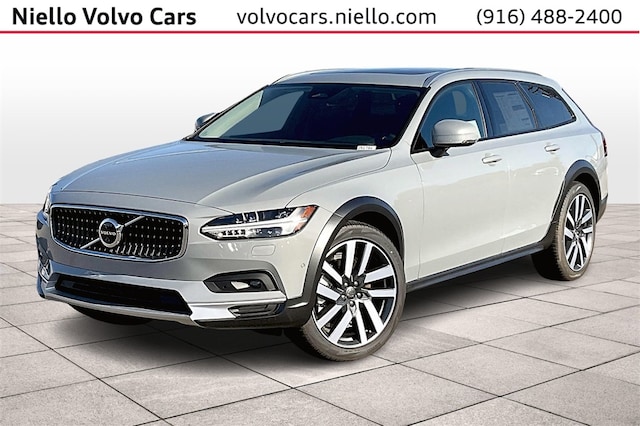 2025 Volvo V90 Cross Country B6 Plus Wagon