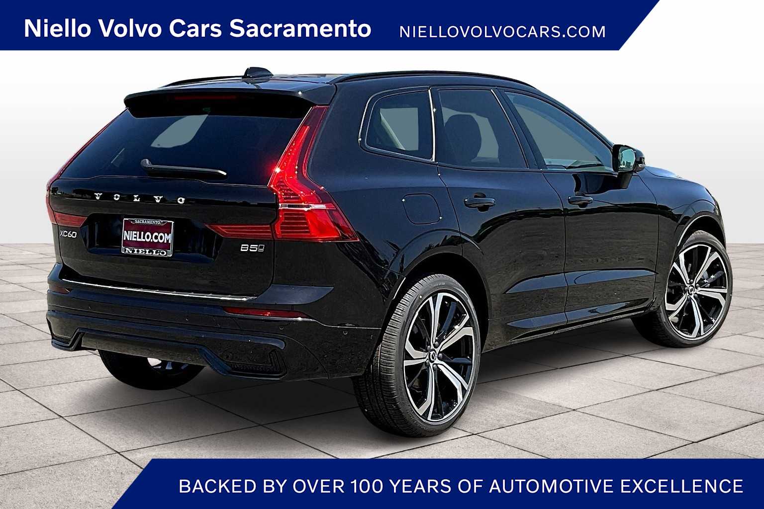 2025 Volvo XC60 B5 photo 4