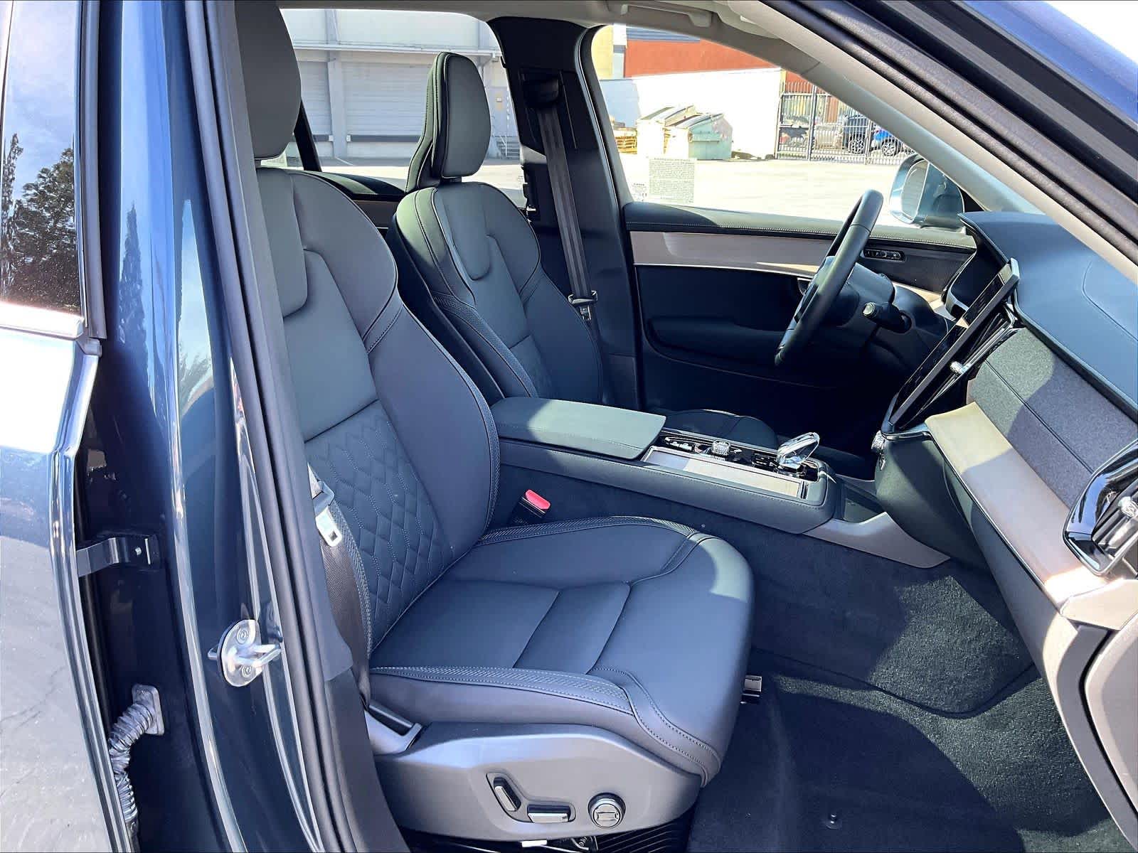 2026 Volvo XC90 Plus photo 3