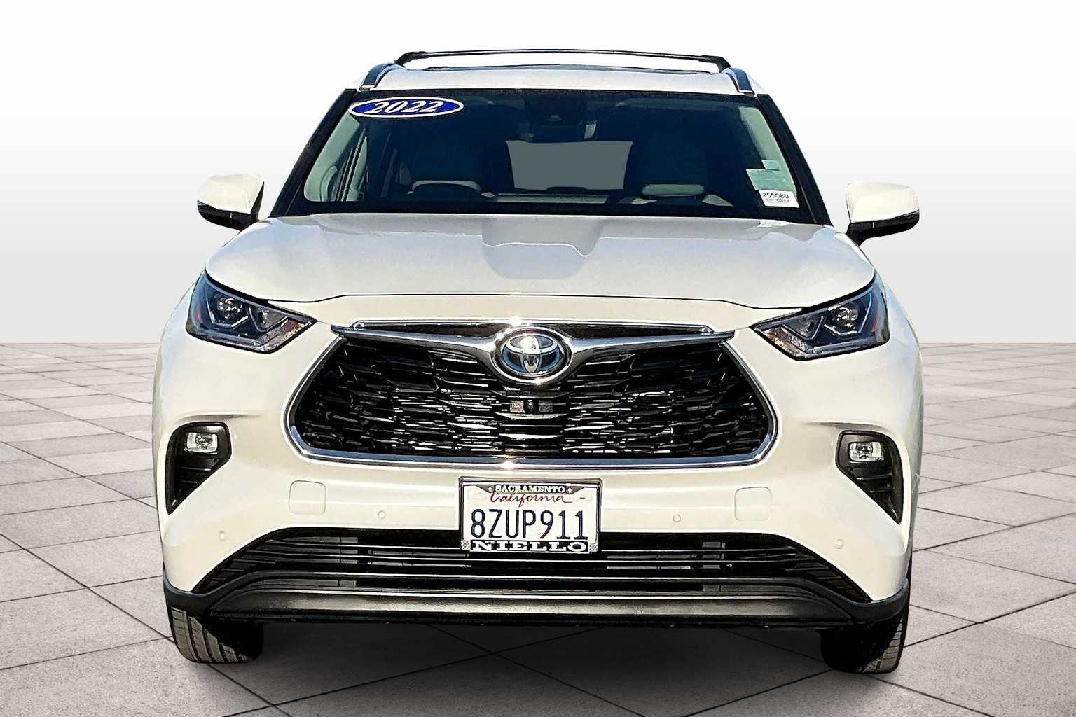 2022 Toyota Highlander Hybrid Limited photo 3