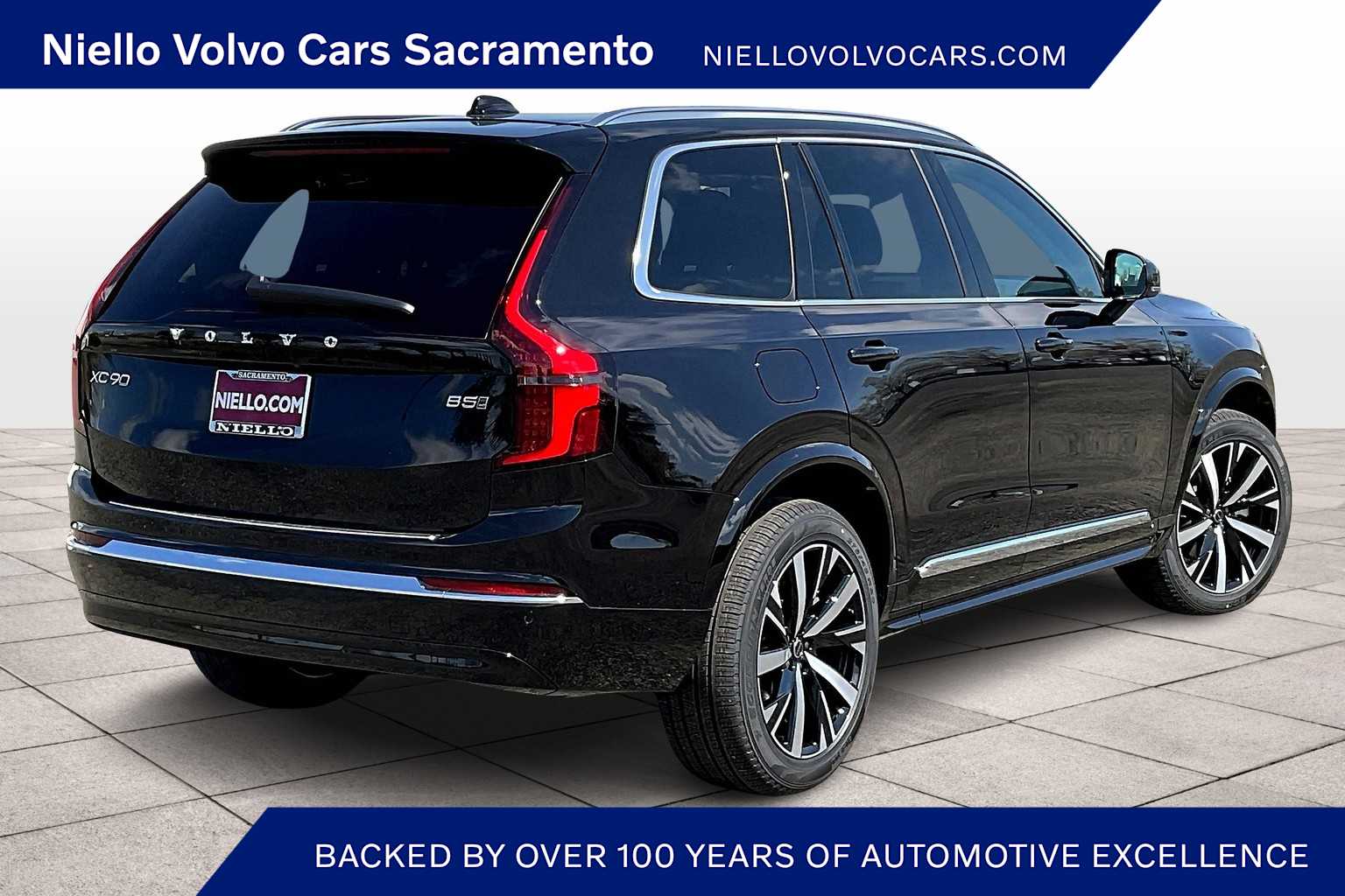 2025 Volvo XC90 B5 Core photo 4