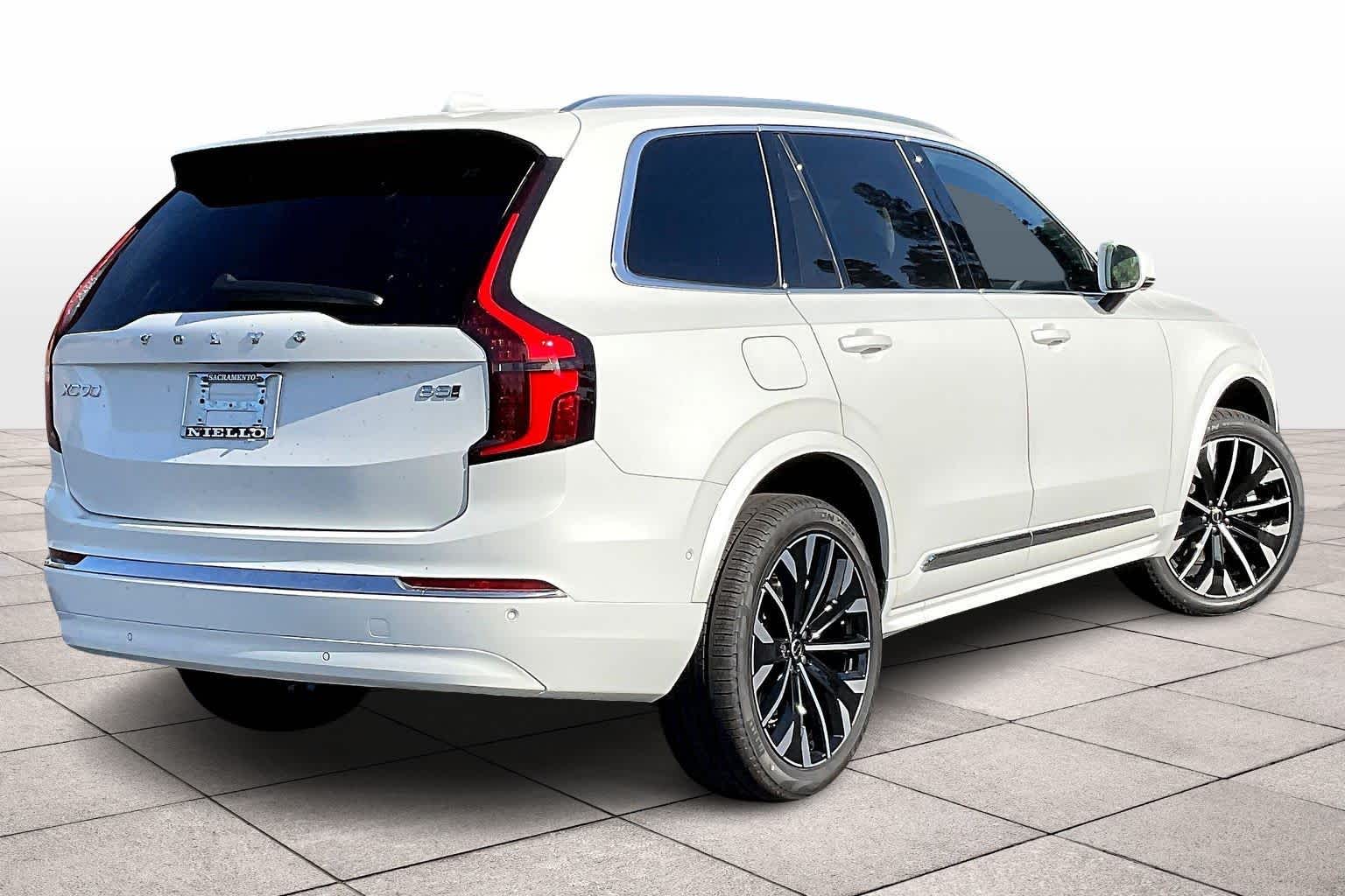 2026 Volvo XC90 B5 Plus photo 4