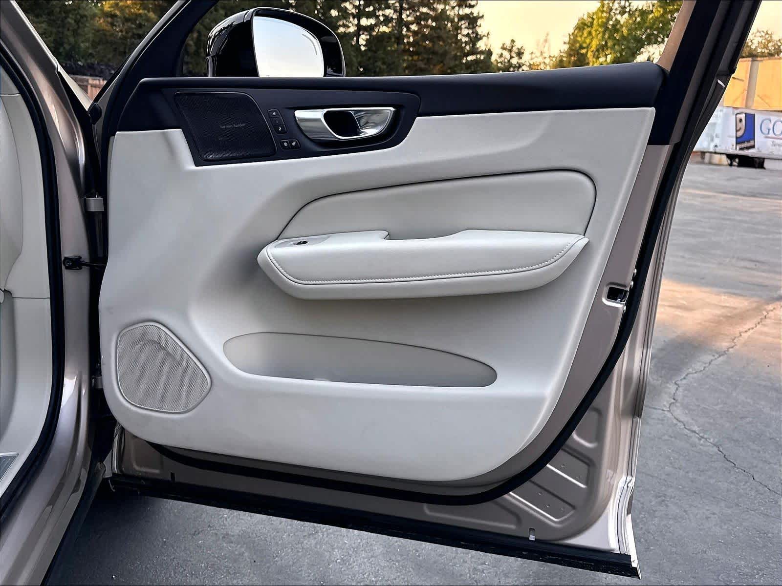 2026 Volvo XC60 Ultra - Photo 24