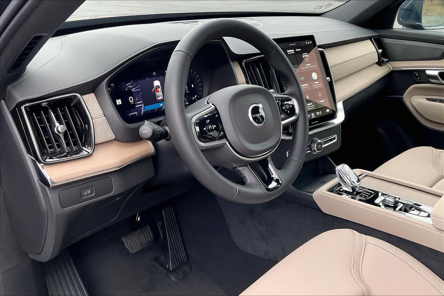 2026 Volvo XC90 B6 Plus 7-Seater photo 3