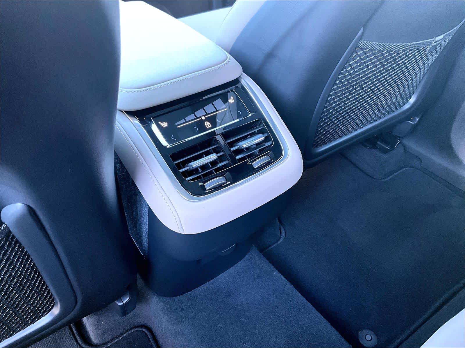 2026 Volvo XC90 Plus - Photo 37