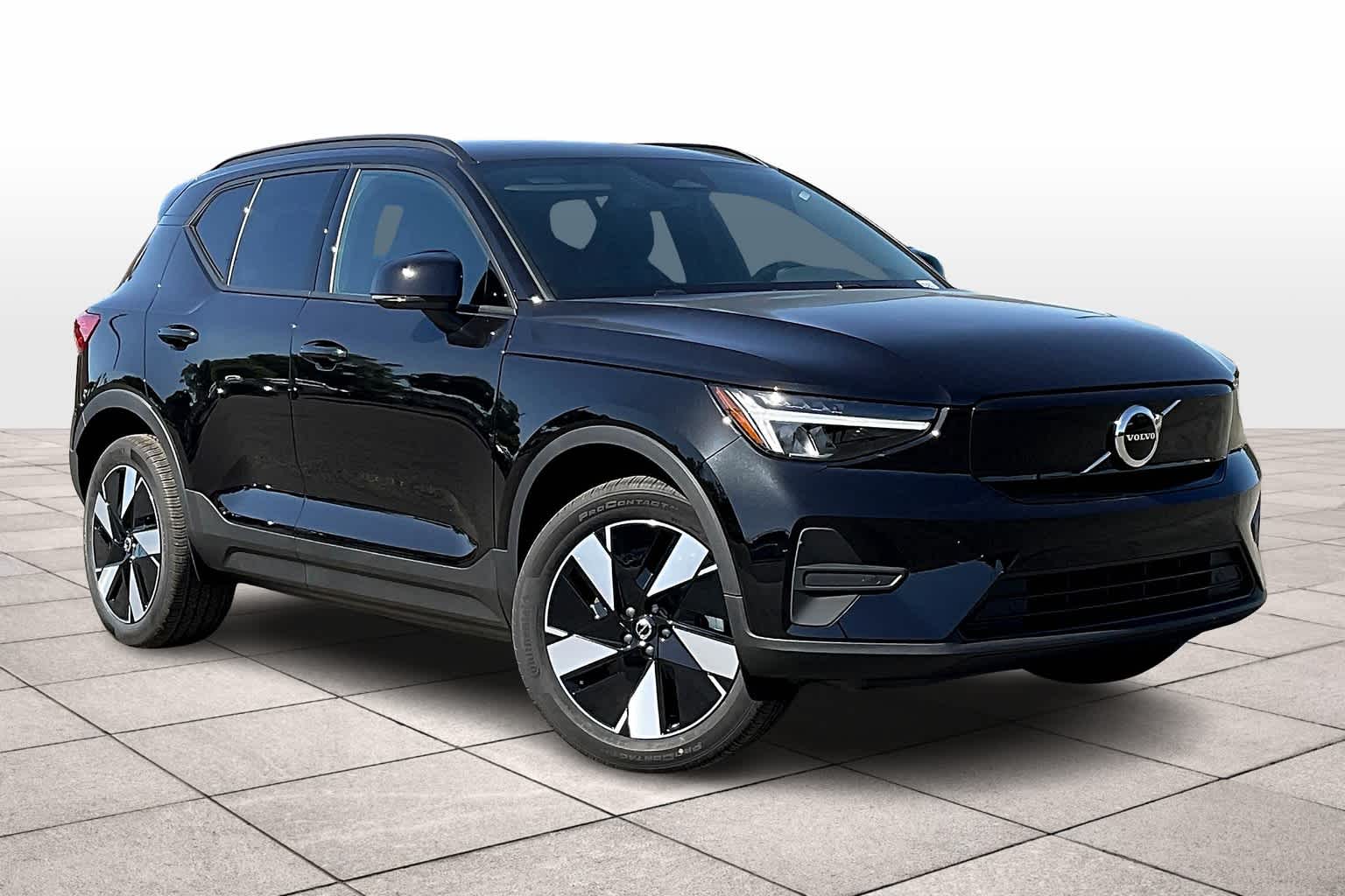 2025 Volvo EX40 Single Motor Core photo 2