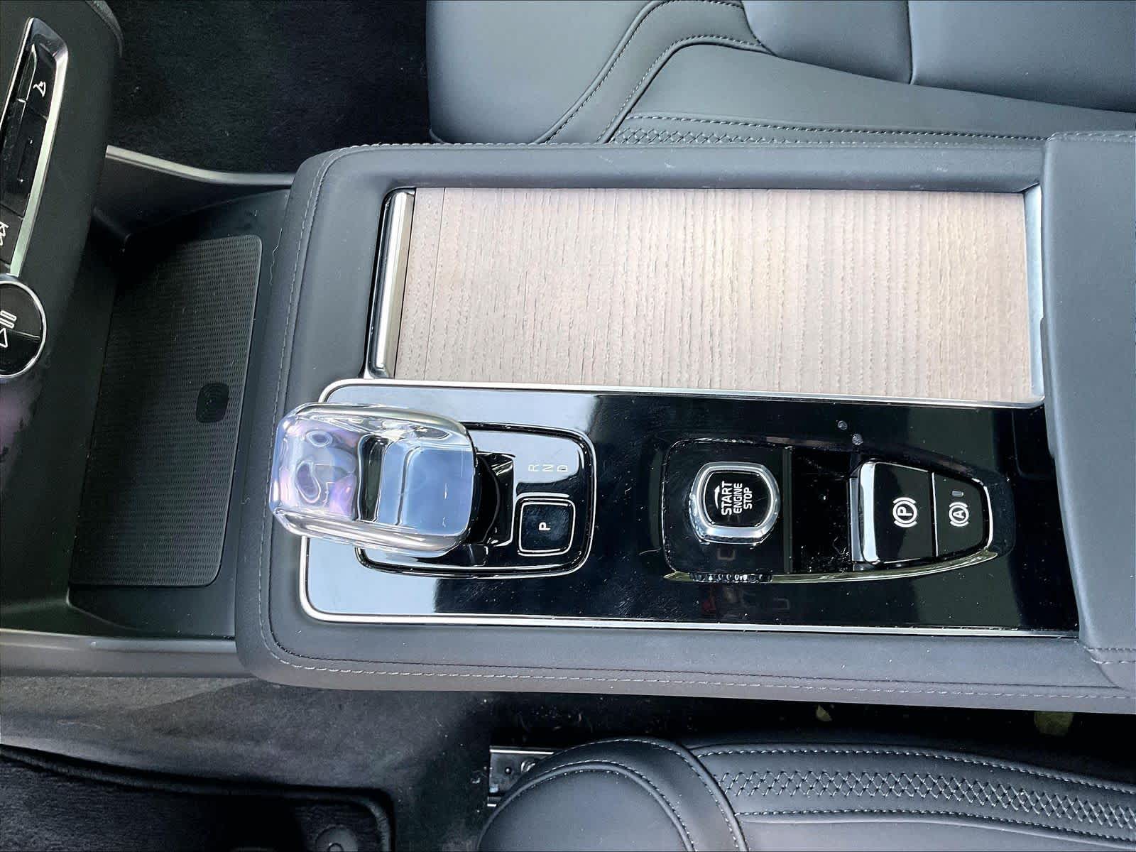 2025 Volvo XC90 Core - Photo 19