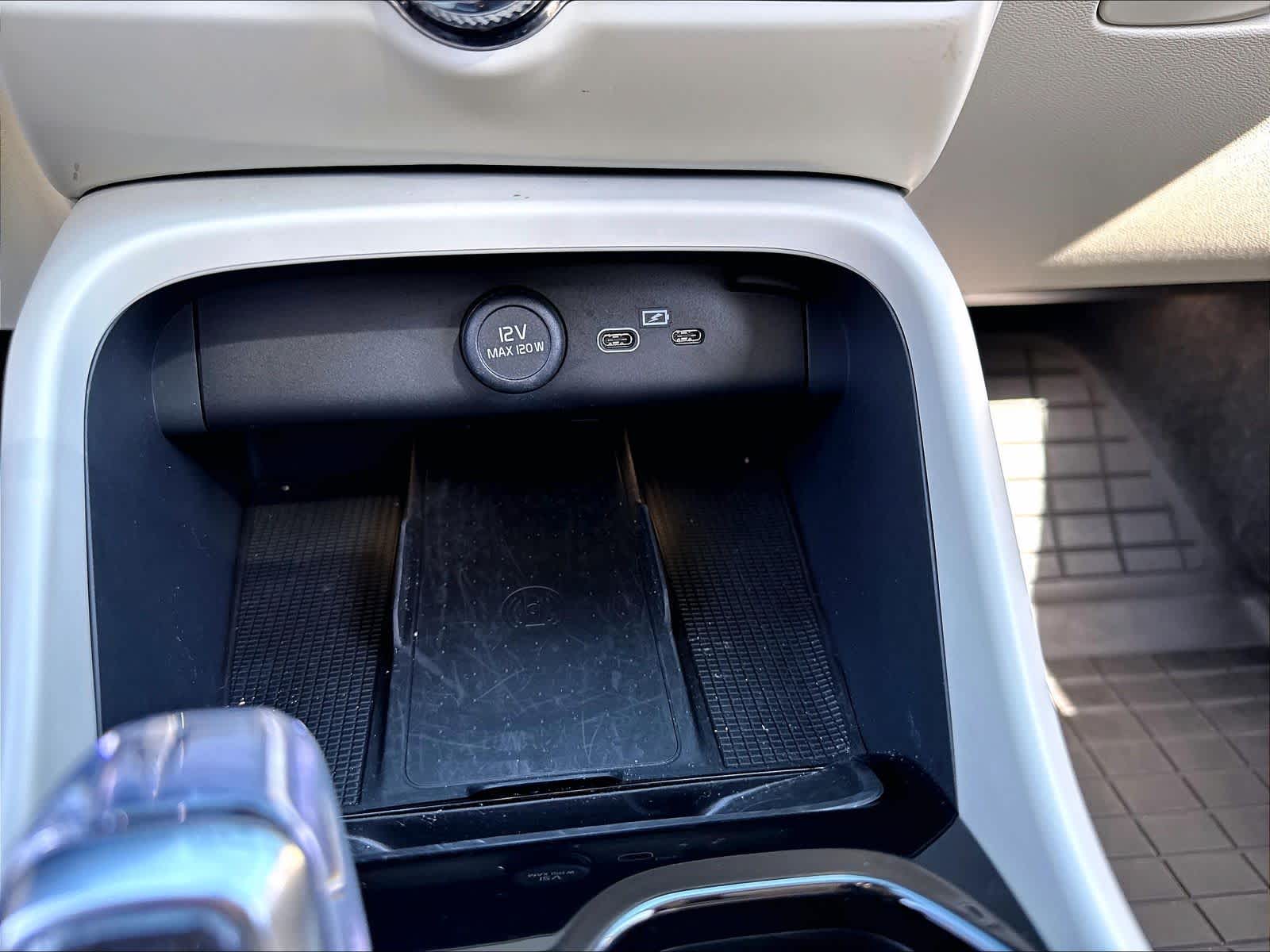 2026 Volvo XC40 Plus - Photo 36