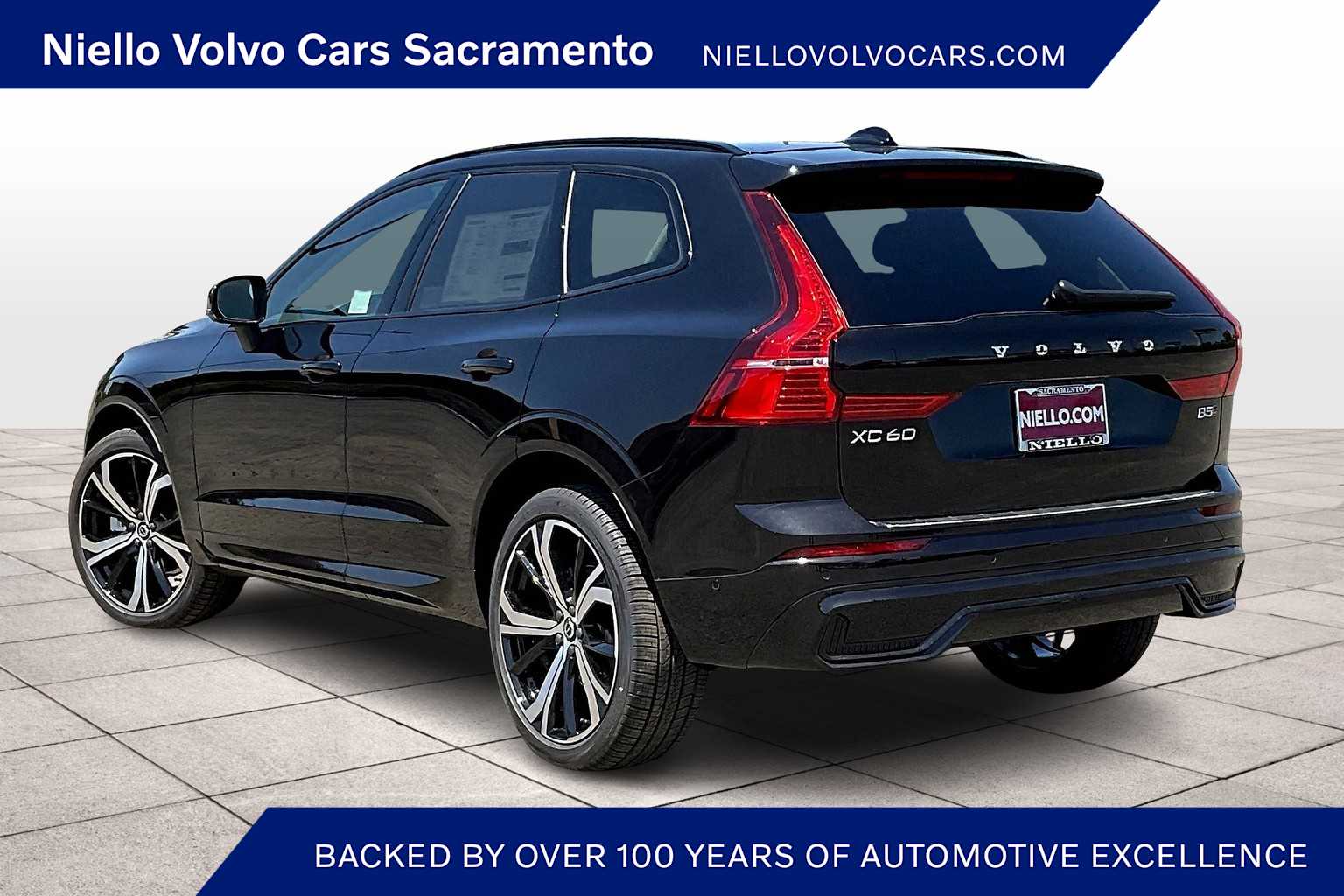 2025 Volvo XC60 B5 photo 3