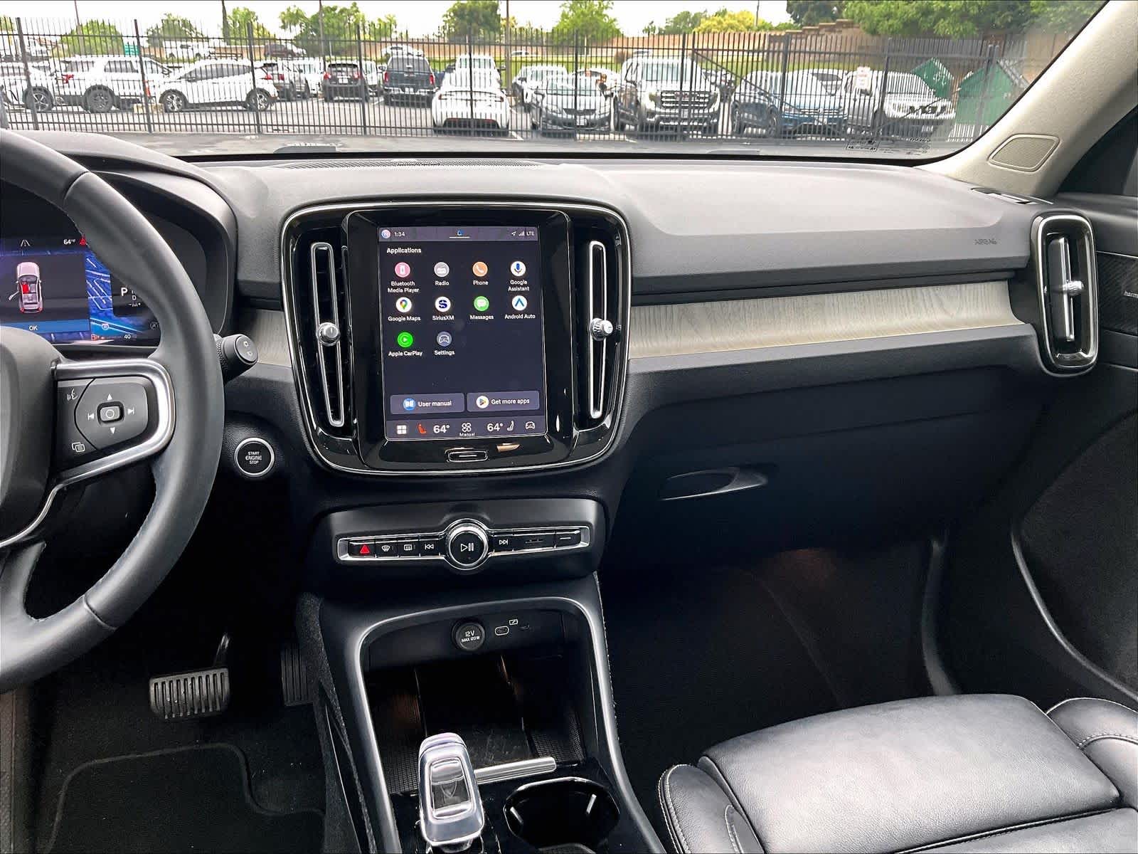 2023 Volvo XC40 Ultimate Bright Theme photo 6