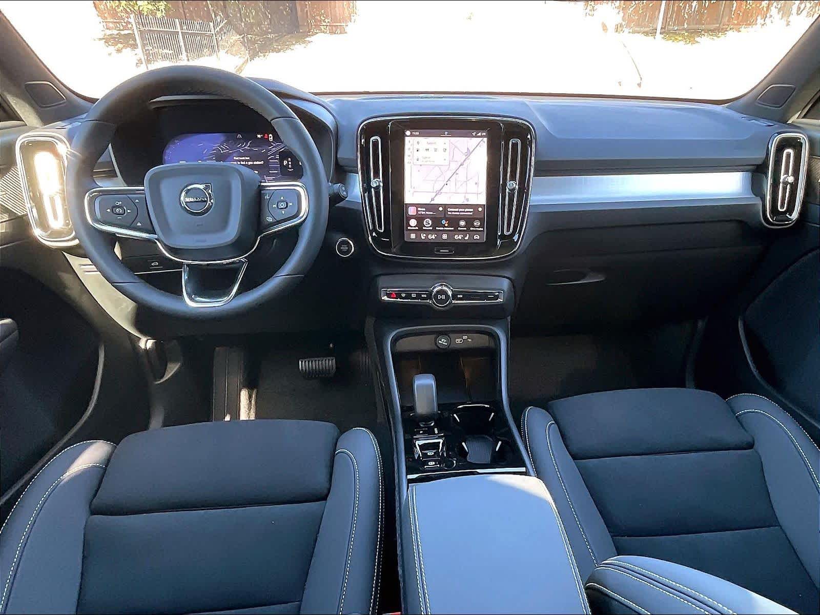 2026 Volvo XC40 B5 Ultra Black Edition photo 6