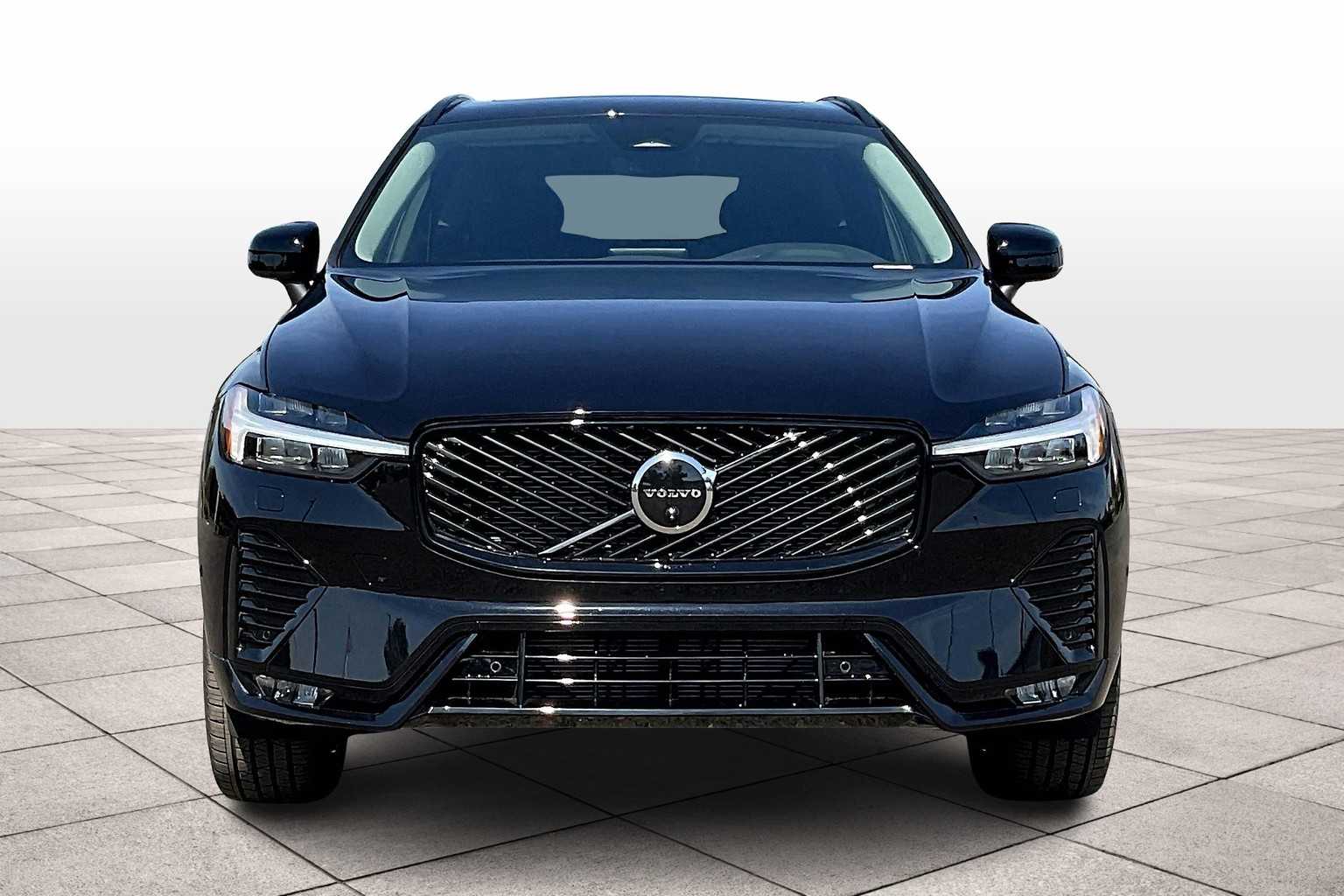 2026 Volvo XC60 B5 Plus photo 4