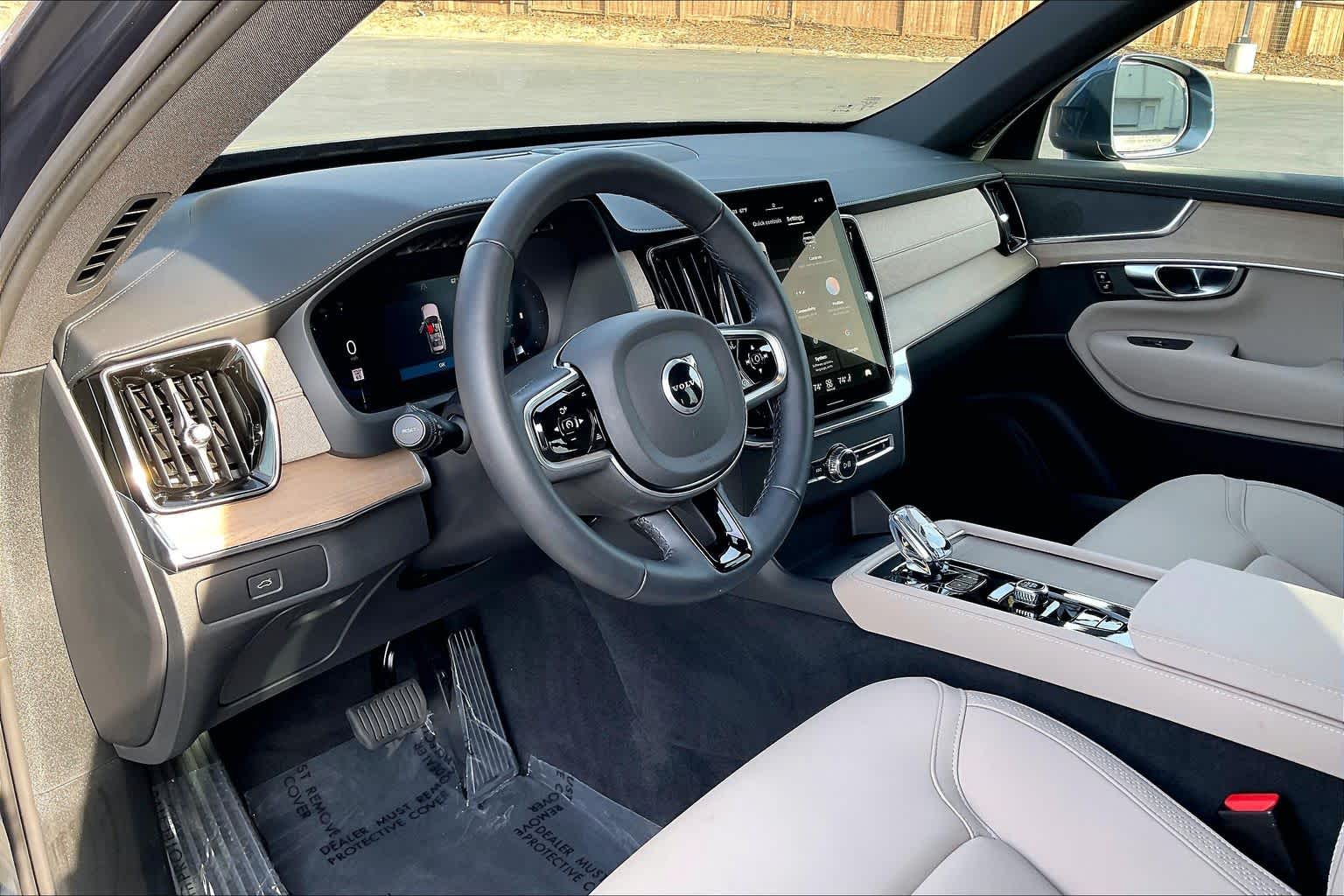 2025 Volvo XC90 Core - Photo 15