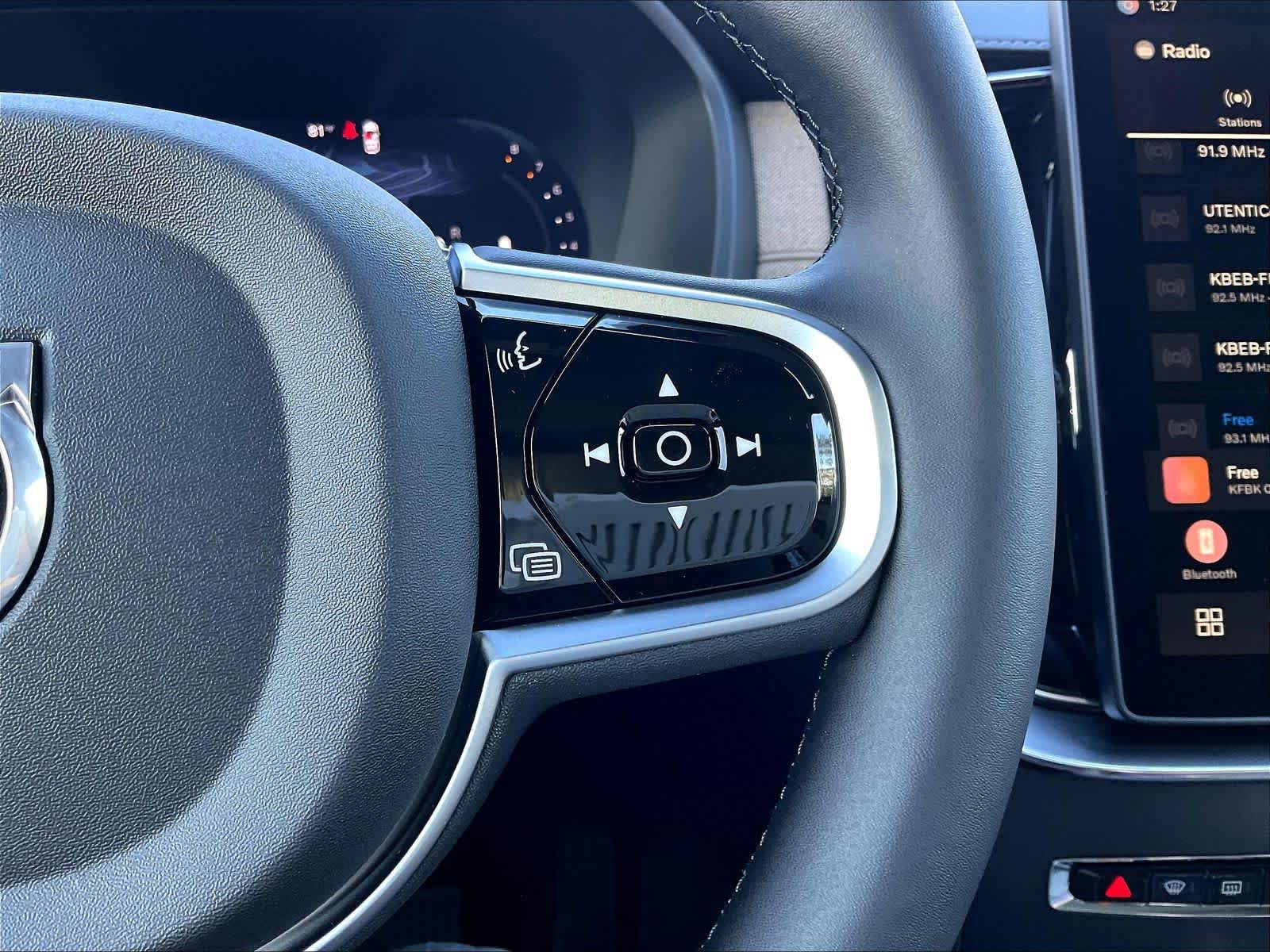 2026 Volvo XC90 Plus - Photo 18