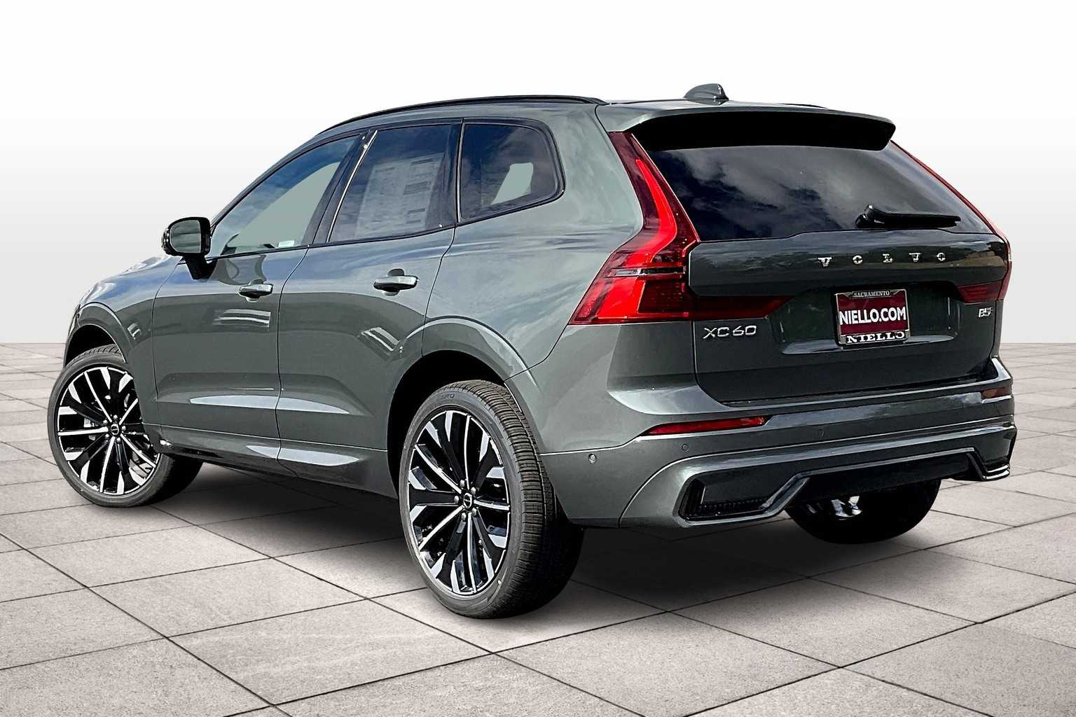 2026 Volvo XC60 B5 photo 2