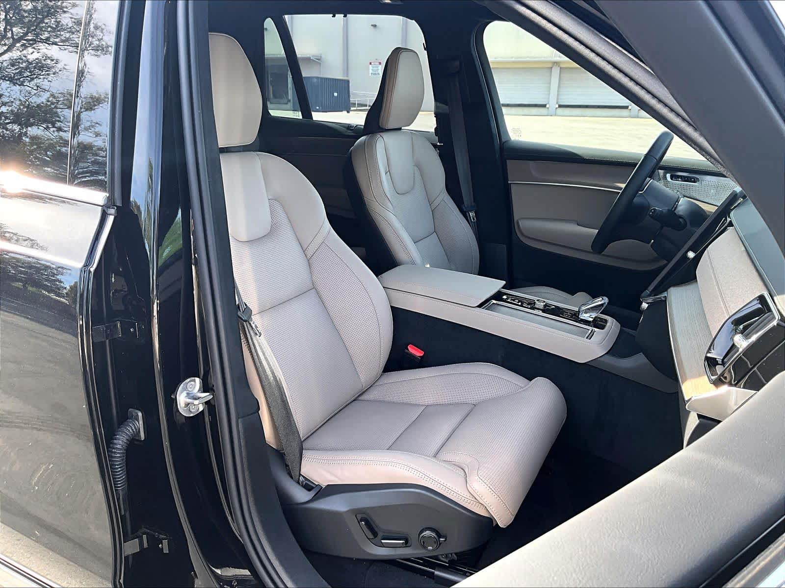 2026 Volvo XC90 Plug-In Hybrid Ultra photo 3