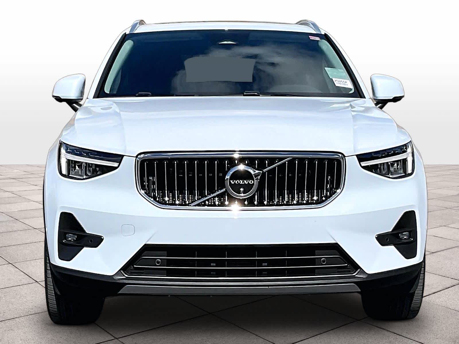 2025 Volvo XC40 Plus Bright Theme photo 2