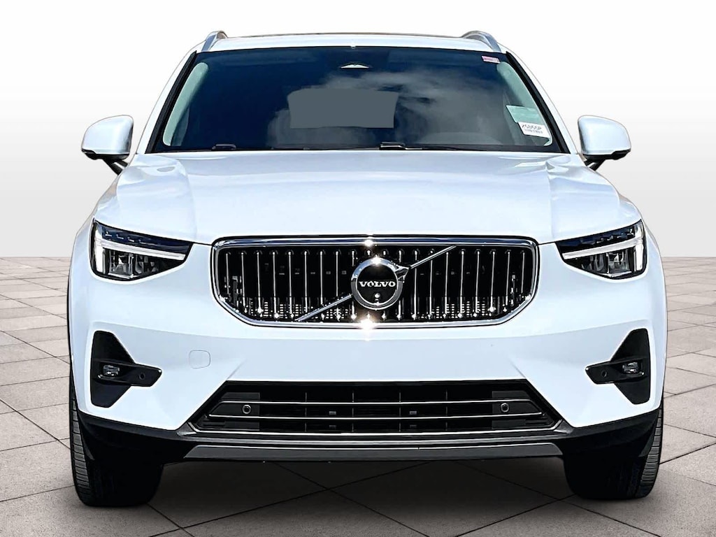Certified 2025 Volvo XC40 Plus Bright Theme B5 AWD