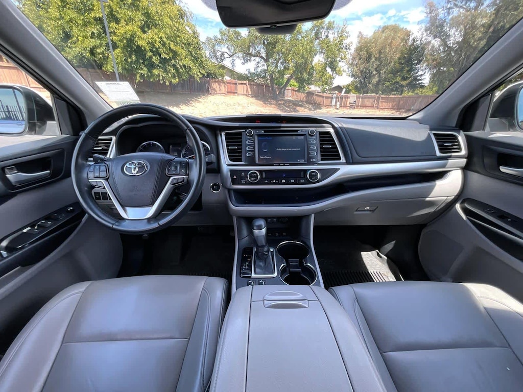 Used 2019 Toyota Highlander XLE V6 AWD (Natl)