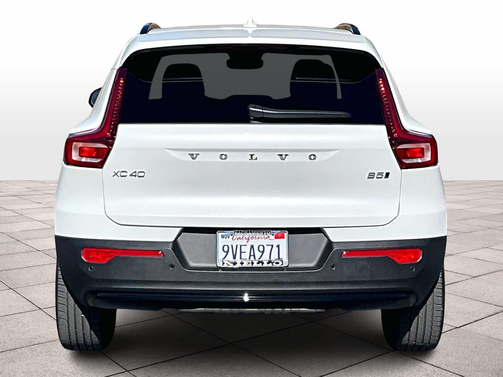 2026 Volvo XC40 Plus photo 4