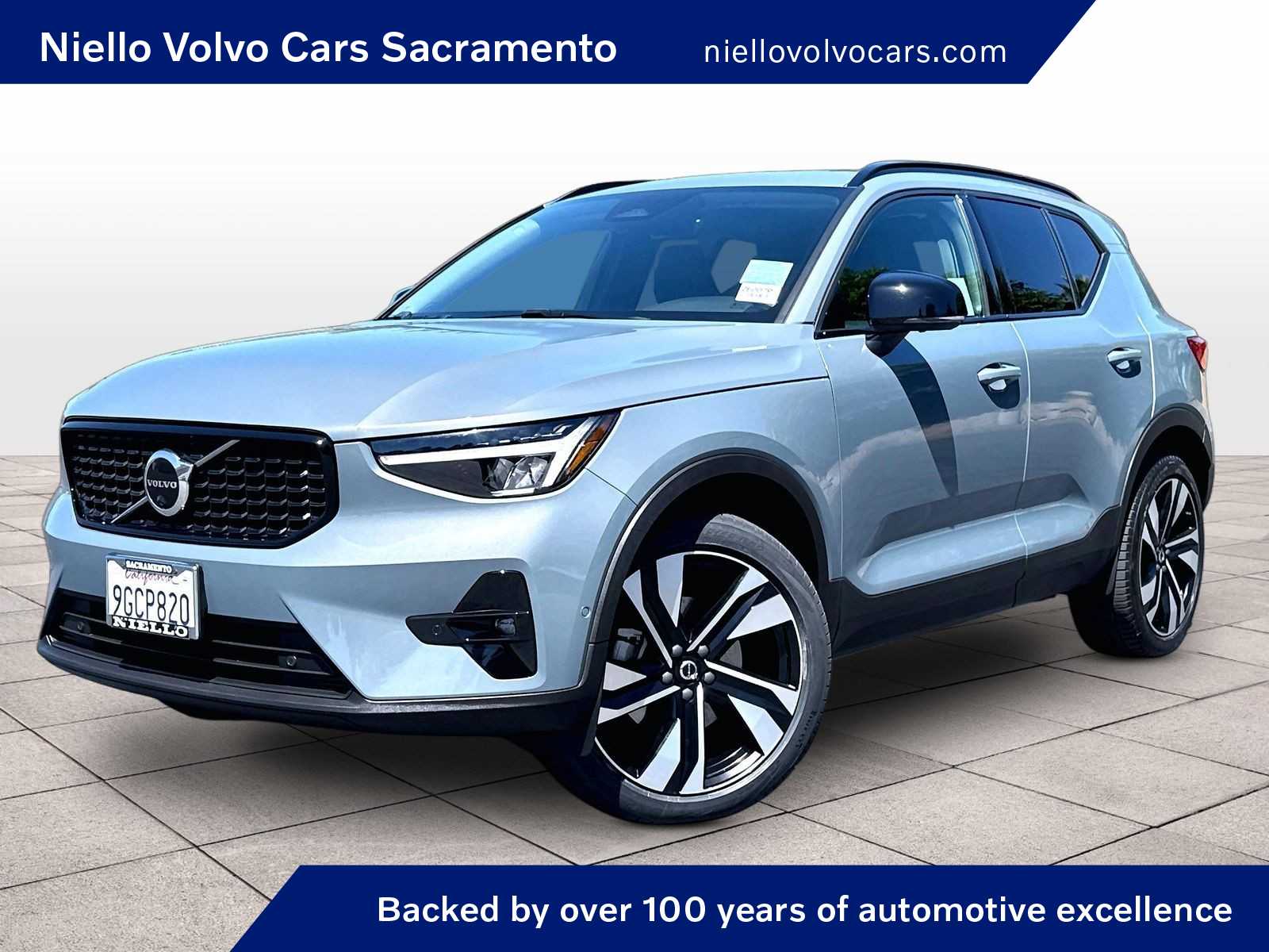 2023 Volvo XC40 B5 Plus Dark AWD's photo