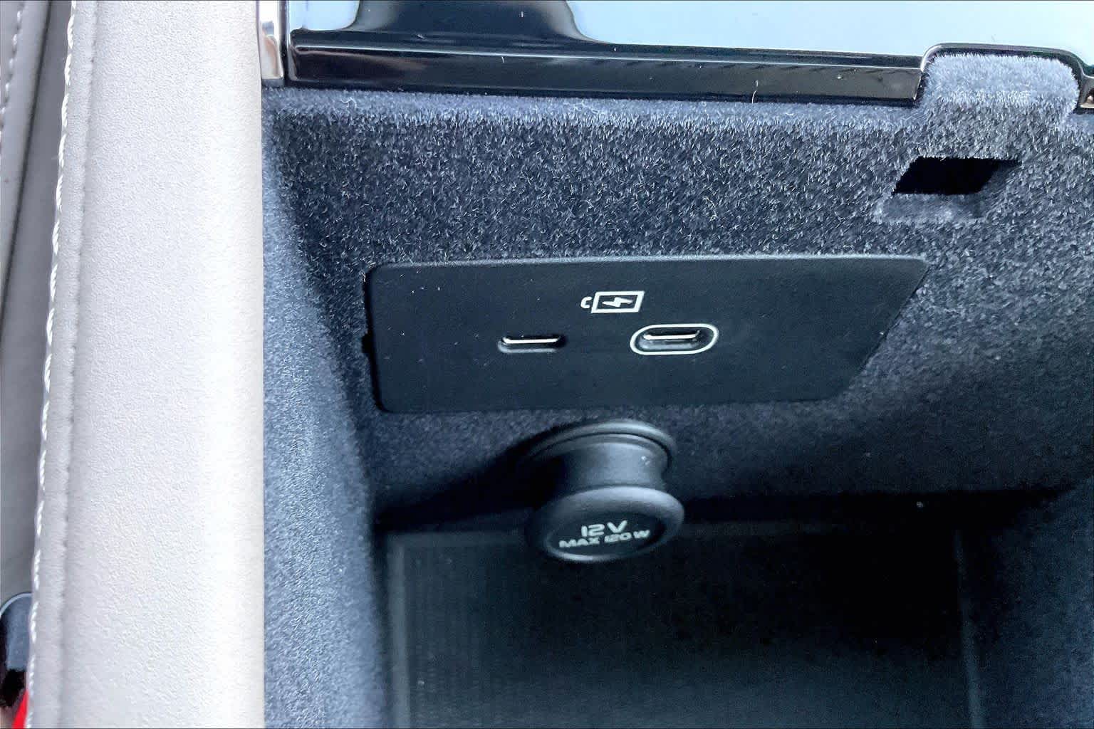 2025 Volvo XC90 Core - Photo 35